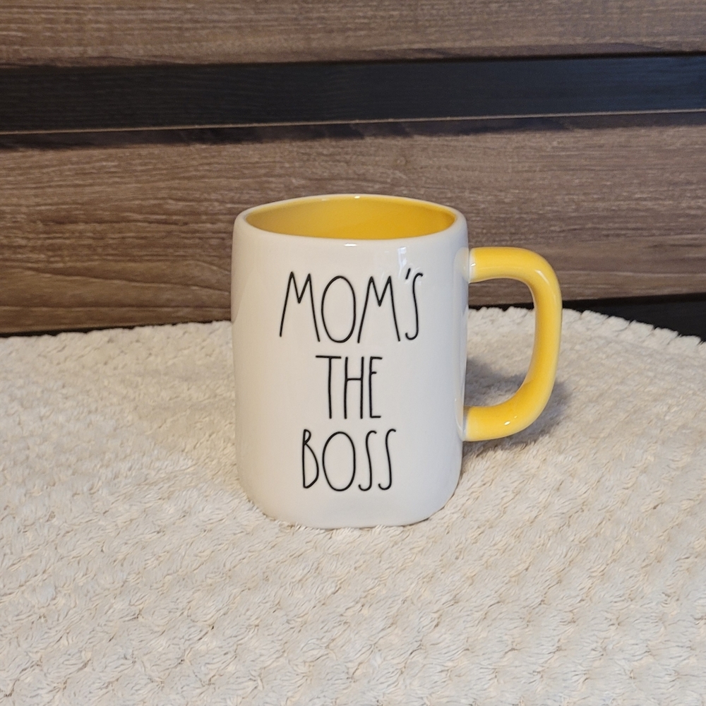 ‼️New! Rae Dunn "MOM'S THE BOSS" Mug 🤩